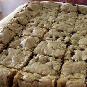 Thick and Chewy Chocolate Chip Bars