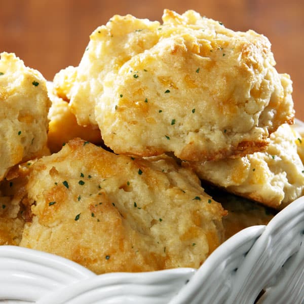 Cheesy Garlic Biscuits (Red Lobster Cheddar Bay Biscuits)