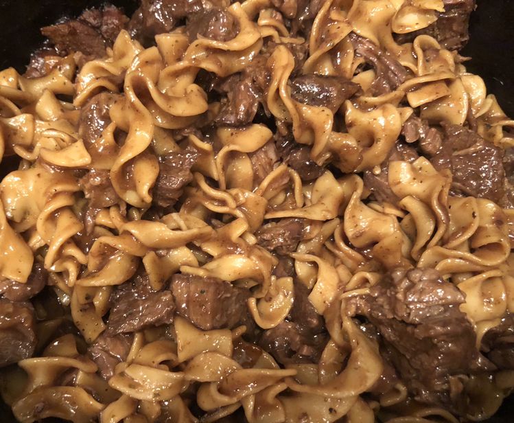 SLOW COOKER BEEF AND NOODLES