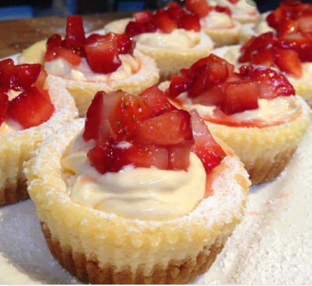 Mini Raspberry Cheesecakes 1