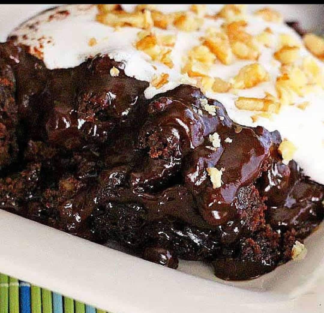 SLOW COOKED MISSISSIPPI MUD PUDDING CAKE