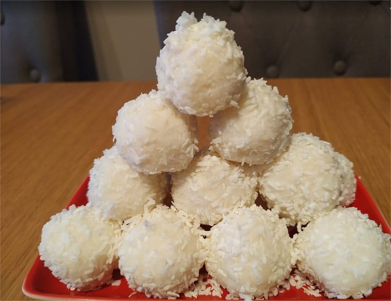 Homemade Raffaello Coconut Balls 1