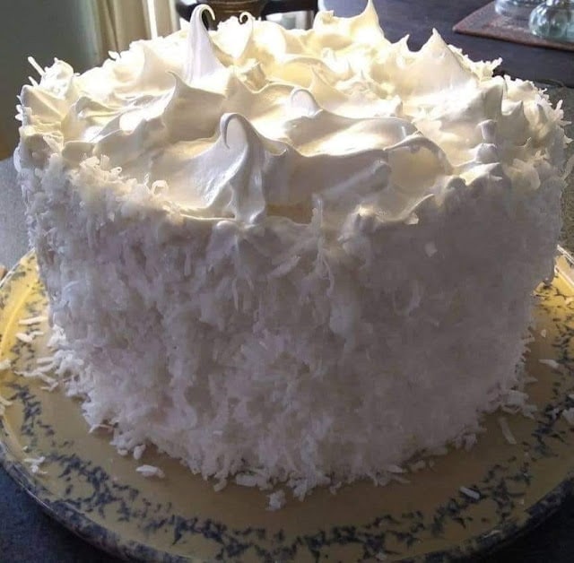 Coconut-cake with seven-min frosting￼￼