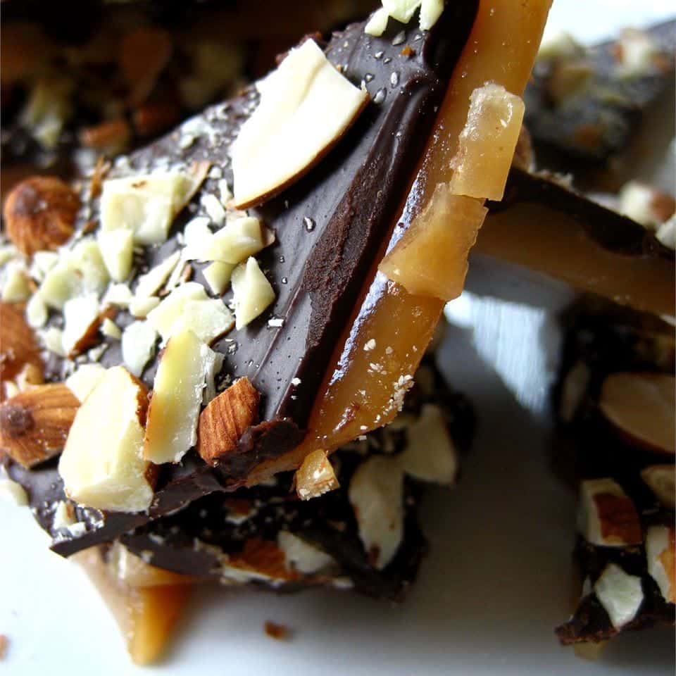 BEST TOFFEE EVER – SUPER EASY