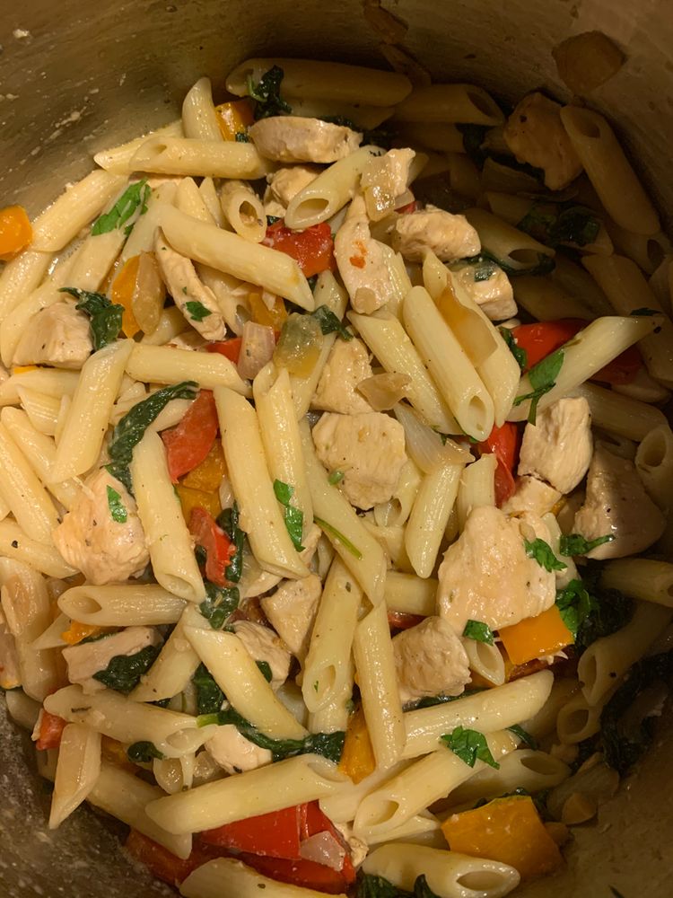 CHICKEN AND PEPPERS IN WHITE SAUCE
