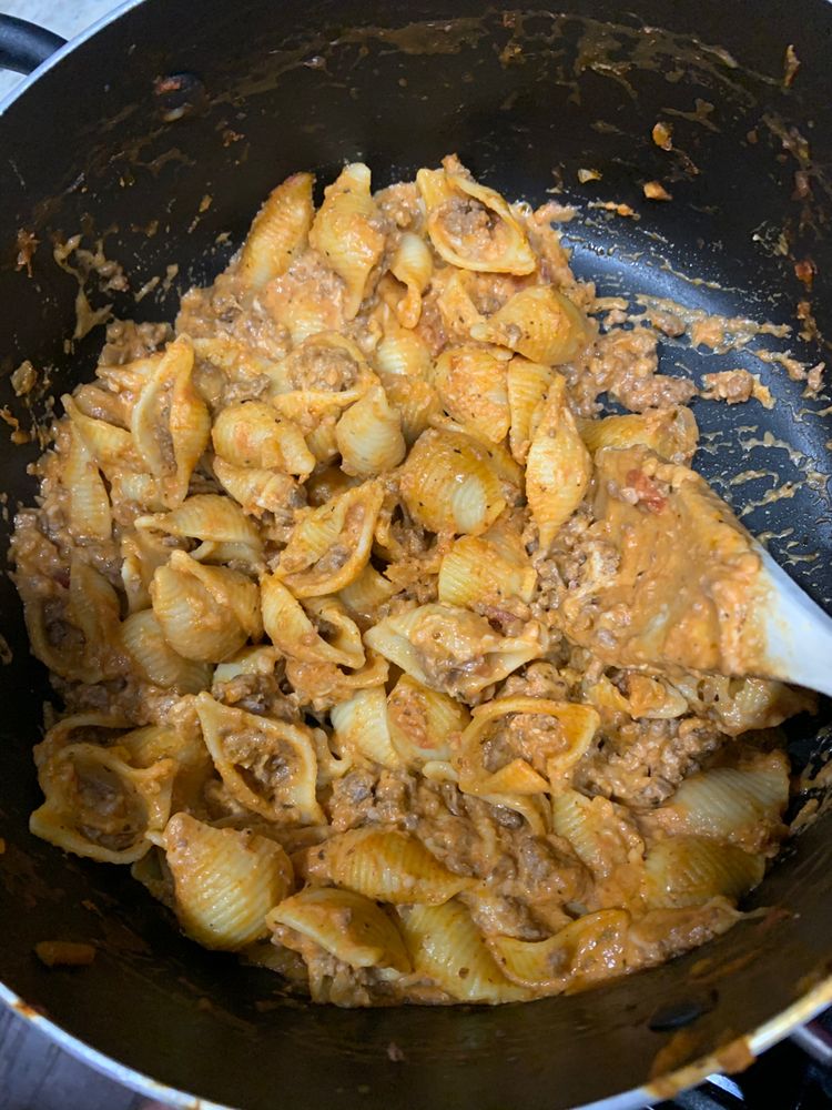 CREAMY ONE-POT SHELLS AND BEEF