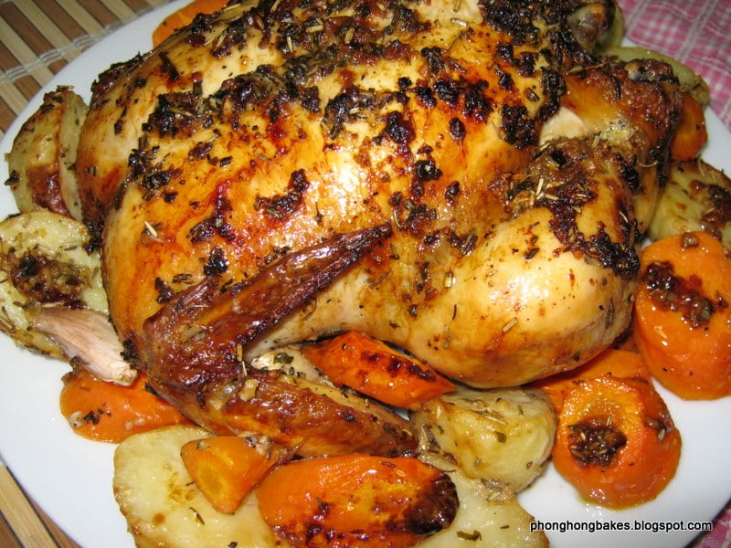 Herb Roasted Whole Chicken and Roasted Potatoes (Ree Drummond)￼￼￼