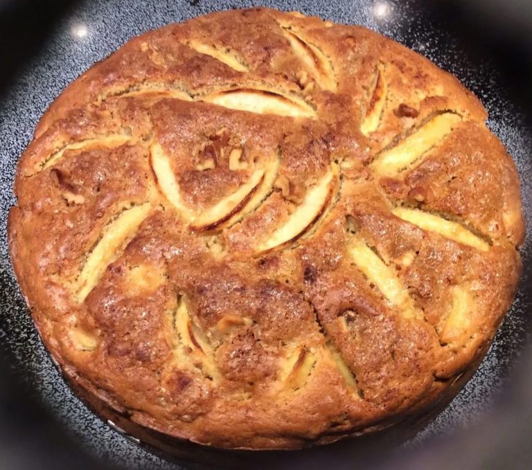 EASY FRENCH APPLE CAKE