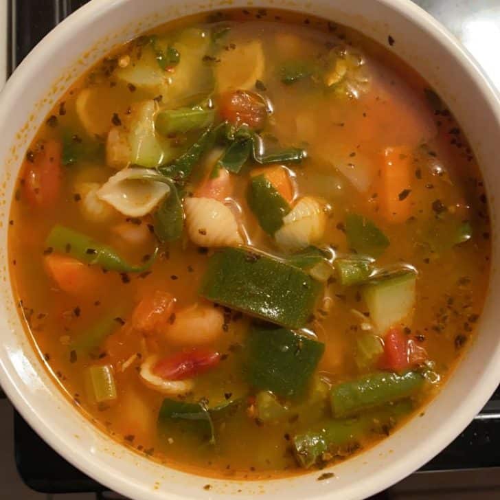 SLOW COOKER MINESTRONE SOUP￼