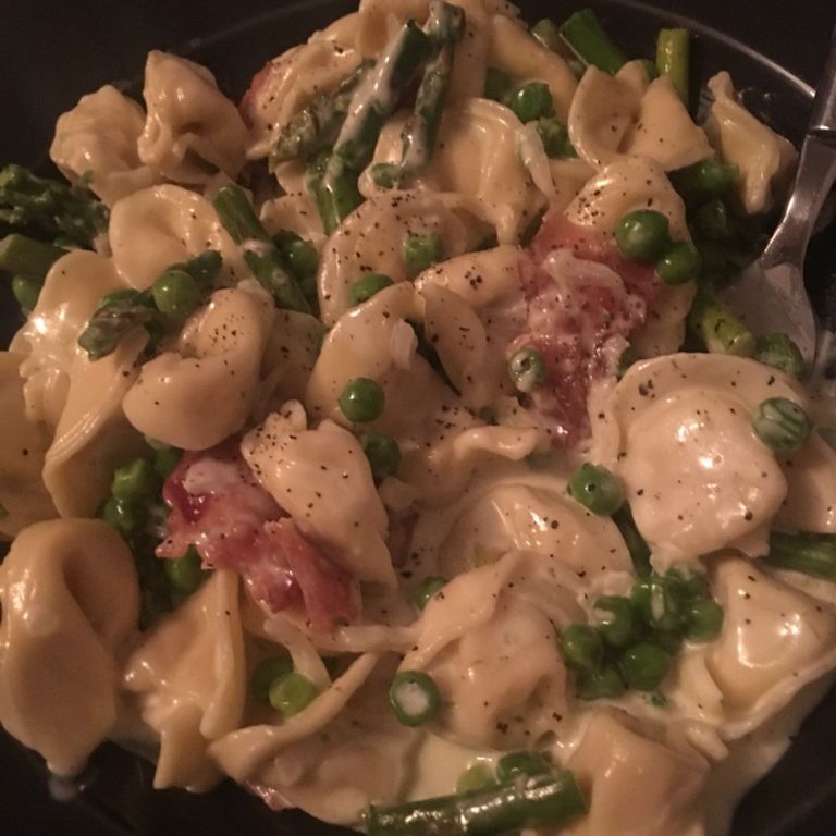 CREAMY SPRING TORTELLINI WITH PEAS ASPARAGUS AND BACON