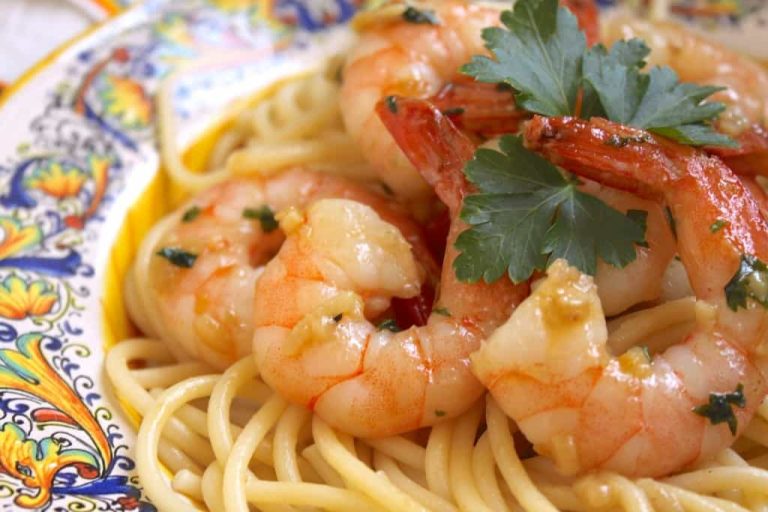 Simple Garlic & Butter Shrimp with Spaghetti