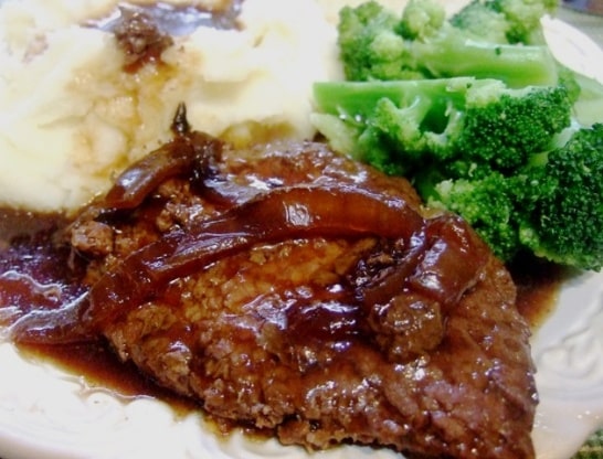 Crockpot Melt in Your Mouth Cube Steak and Gravy : yummi recipe ! ￼