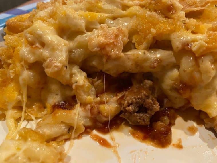 MAC AND CHEESE MEATLOAF CASSEROLE￼