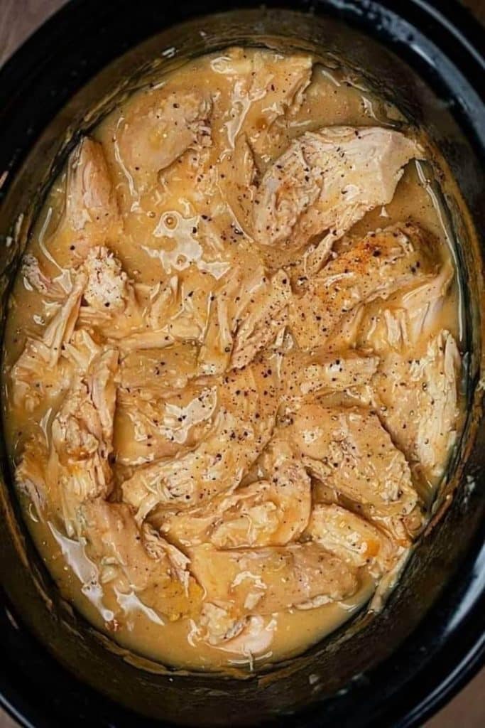 SLOW COOKER CHICKEN BREASTS WITH GRAVY IS THE ULTIMATE COMFORT FOOD￼