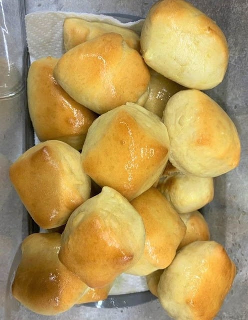 Texas Roadhouse’s Rolls with Honey Cinnamon Butter￼￼