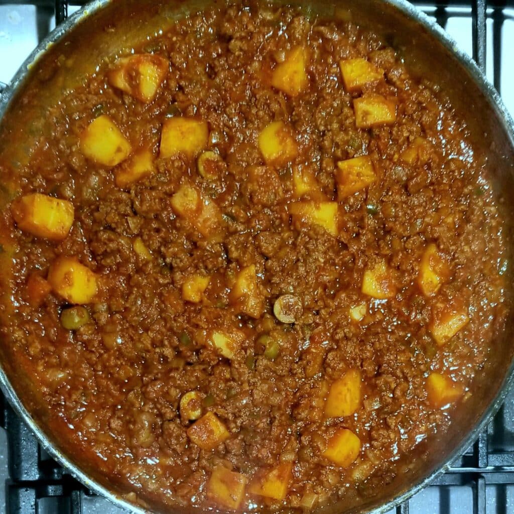 Mom’s Picadillo Con Papa. Ground Beef with Potatoes￼￼