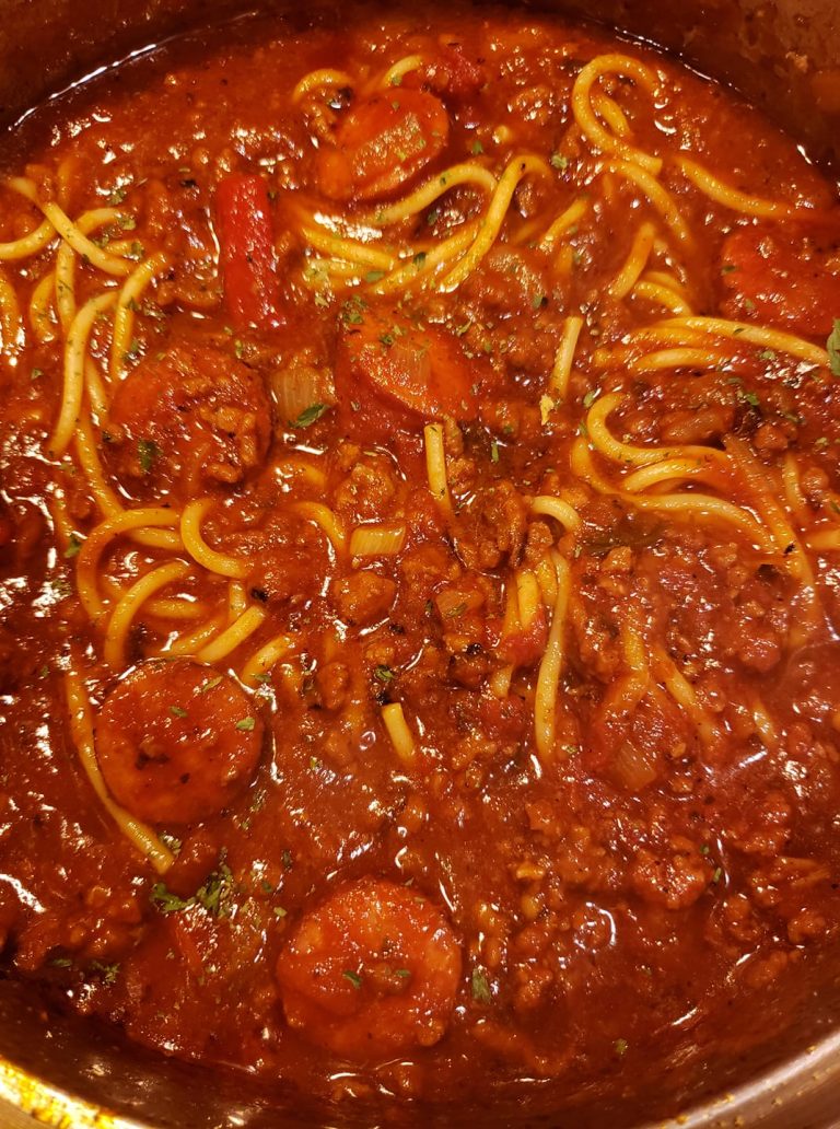 SPAGHETTI WITH SAUSAGE AND GROUND BEEF￼￼
