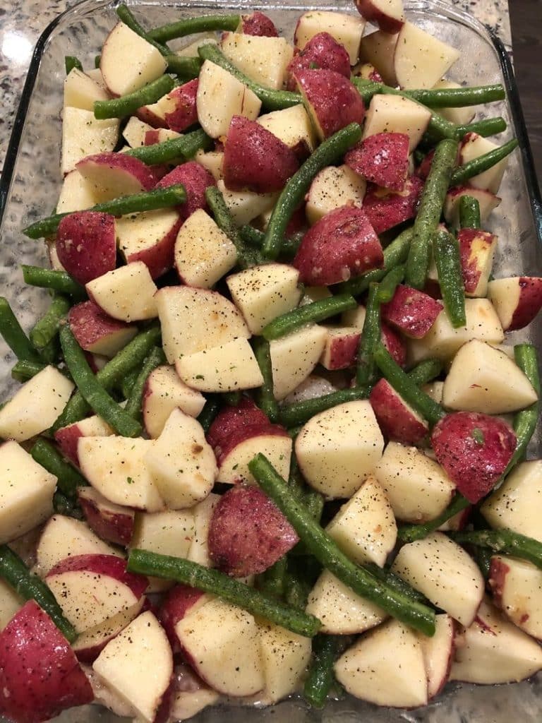 GARLIC AND LEMON CHICKEN WITH GREEN BEANS AND RED POTATOES