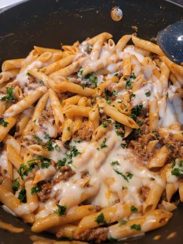 CHEESY GROUND BEEF PASTA SKILLET - The Kind Of Cook Recipe