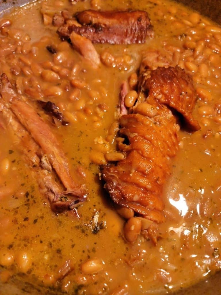 Pinto beans with smoked turkey wings