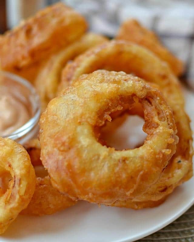 Beer-Battered Onion Rings with Dipping Sauce 1