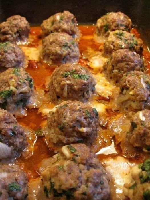 Baked Mozzarella Stuffed Meatballs – OMG DONT LOSE IT