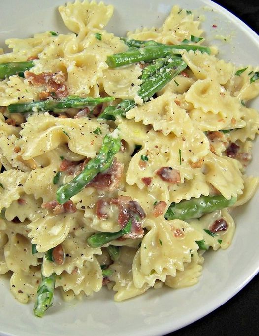 Creamy Pasta with Asparagus and Bacon 1