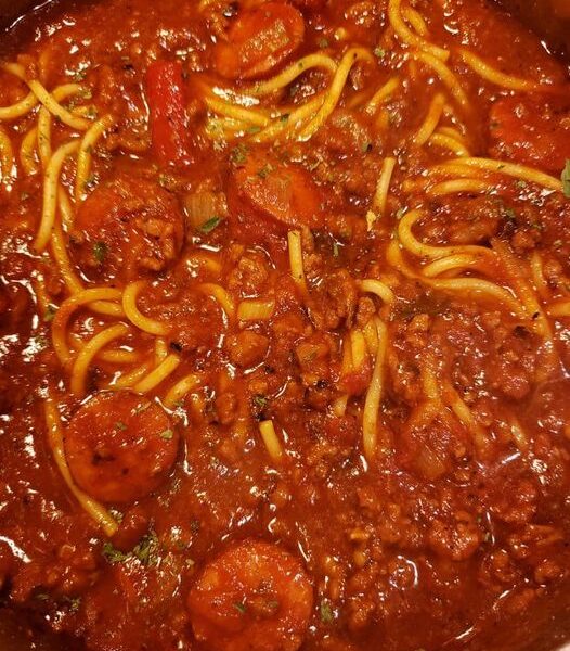 SPAGHETTI WITH SAUSAGE AND GROUND BEEF